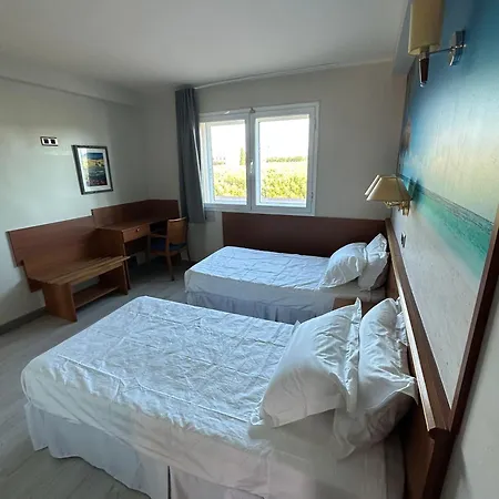Paradise Hotel 3*